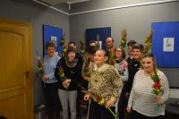 Uczestnicy ŚDS z własnorecznie wykonanymi palmami wielkanocnymi