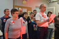 Uczestnicy ŚDS podczas recytacji wierszy patriotycznych.