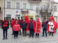 Uczestnicy ŚDS podczas orszaku trzech króli.