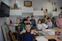 Dzieci podczas wizyty w ŚDS w ramach ferii w muzeum.