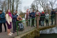 Uczestnicy ŚDS podczas topienia marzanny.