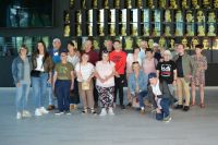 Uczestnicy ŚDS i opiekunowie pod Muzeum Sportu i Turystyki w Warszawie