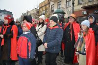 ŚDS w Przasnyszu  z  księdzem proboszczem Parafii Św. Wojciecha w Przasnysz na Orszaku Trzech Króli.