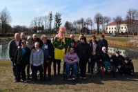 Uczestnicy ŚDS w Przasnyszu nad rzeką Węgierką z Marzanną.