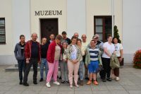 Uczestnicy ŚDS Przasnysz i ŚDS Mława przed Muzeum Historycznym w Przasnyszu.